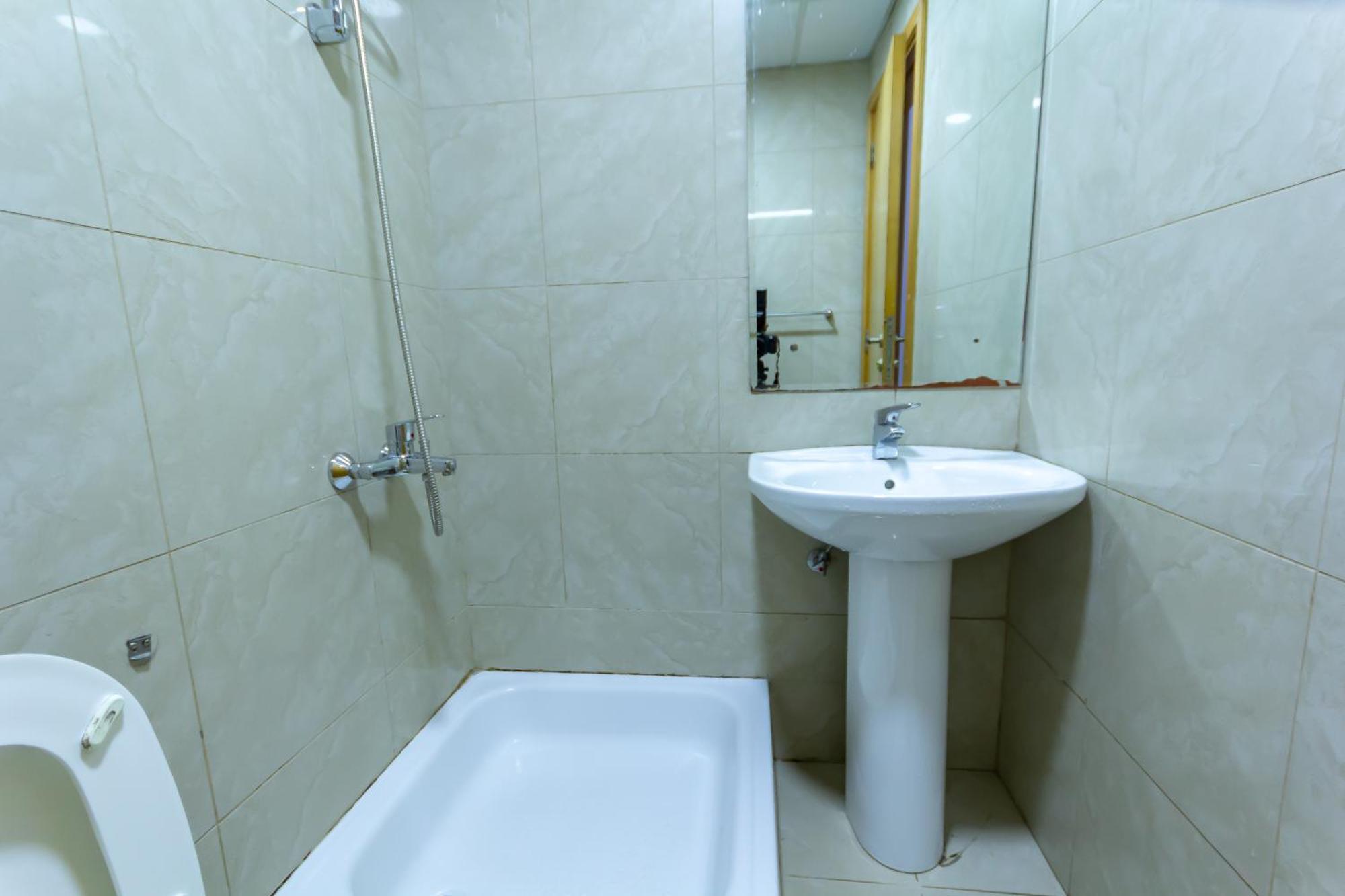 Budget Rooms With Private Bathroom For 'Girls' Only In Dubai, Marina Kültér fotó
