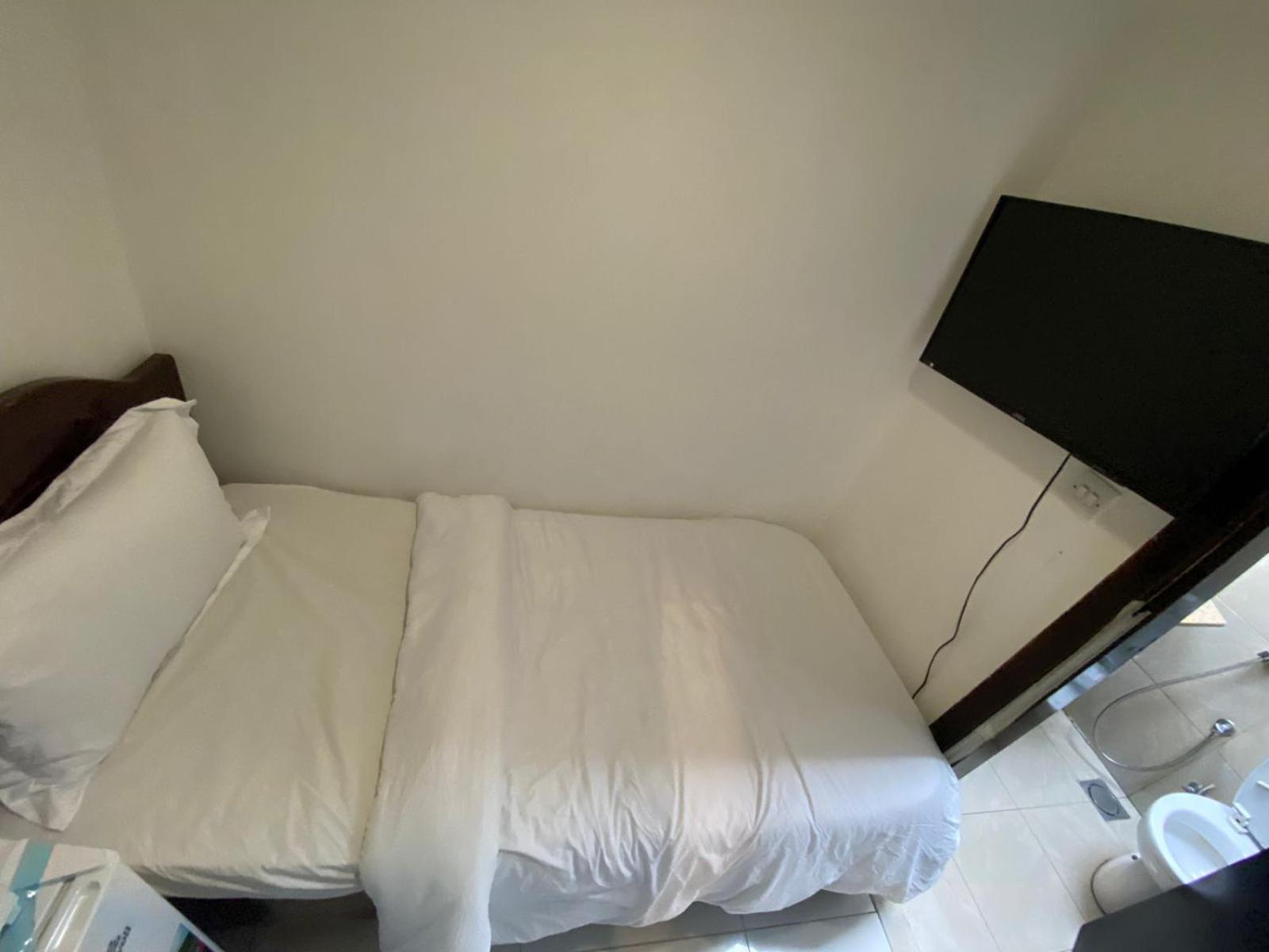 Budget Rooms With Private Bathroom For 'Girls' Only In Dubai, Marina Kültér fotó