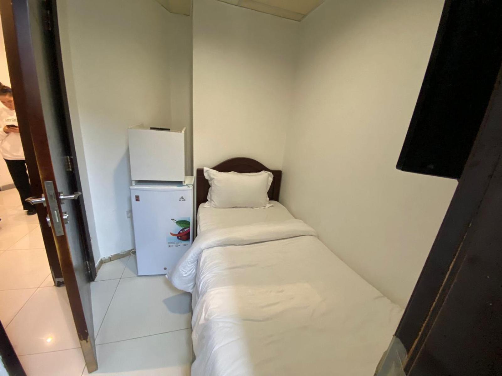 Budget Rooms With Private Bathroom For 'Girls' Only In Dubai, Marina Kültér fotó