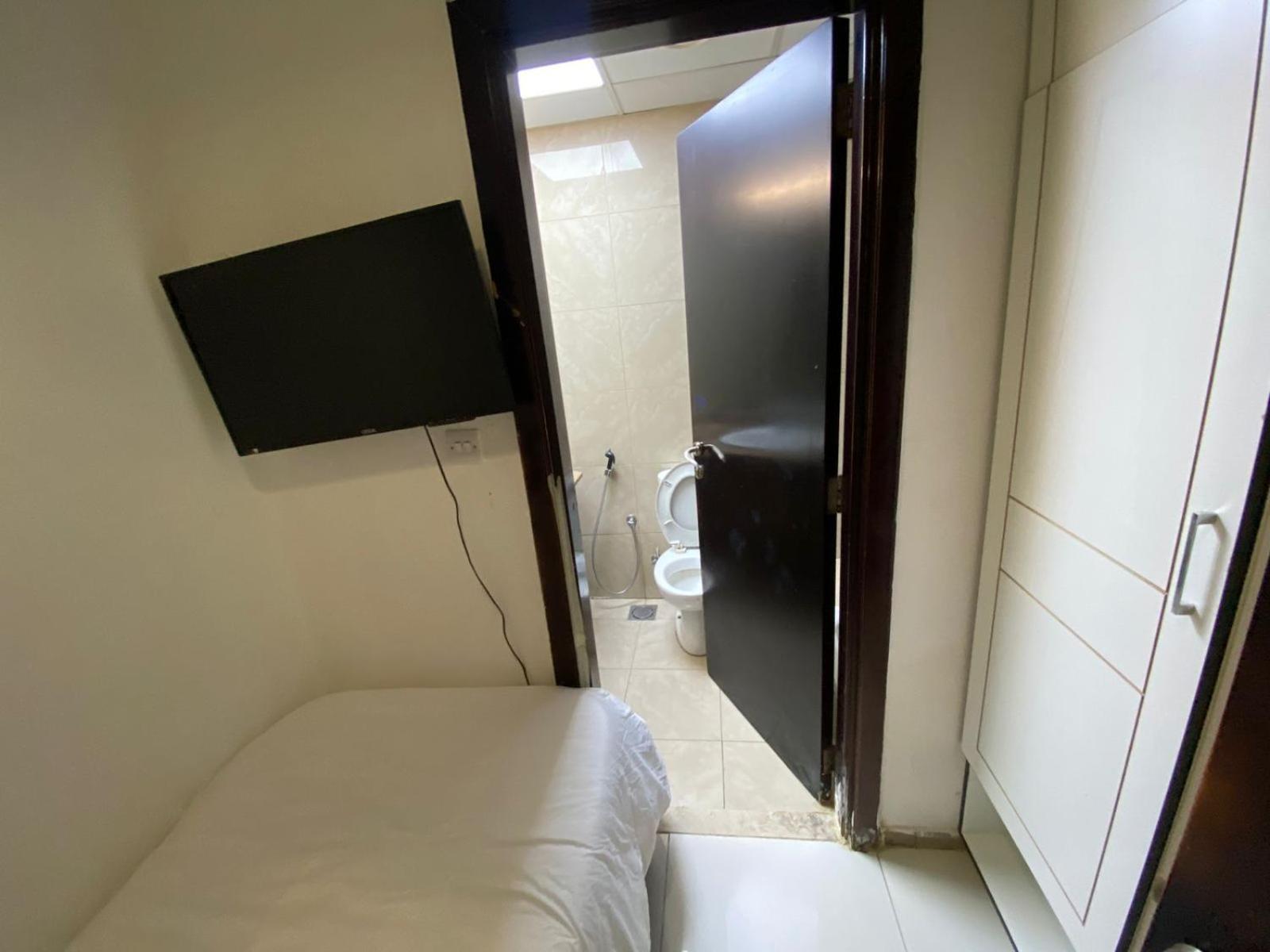 Budget Rooms With Private Bathroom For 'Girls' Only In Dubai, Marina Kültér fotó