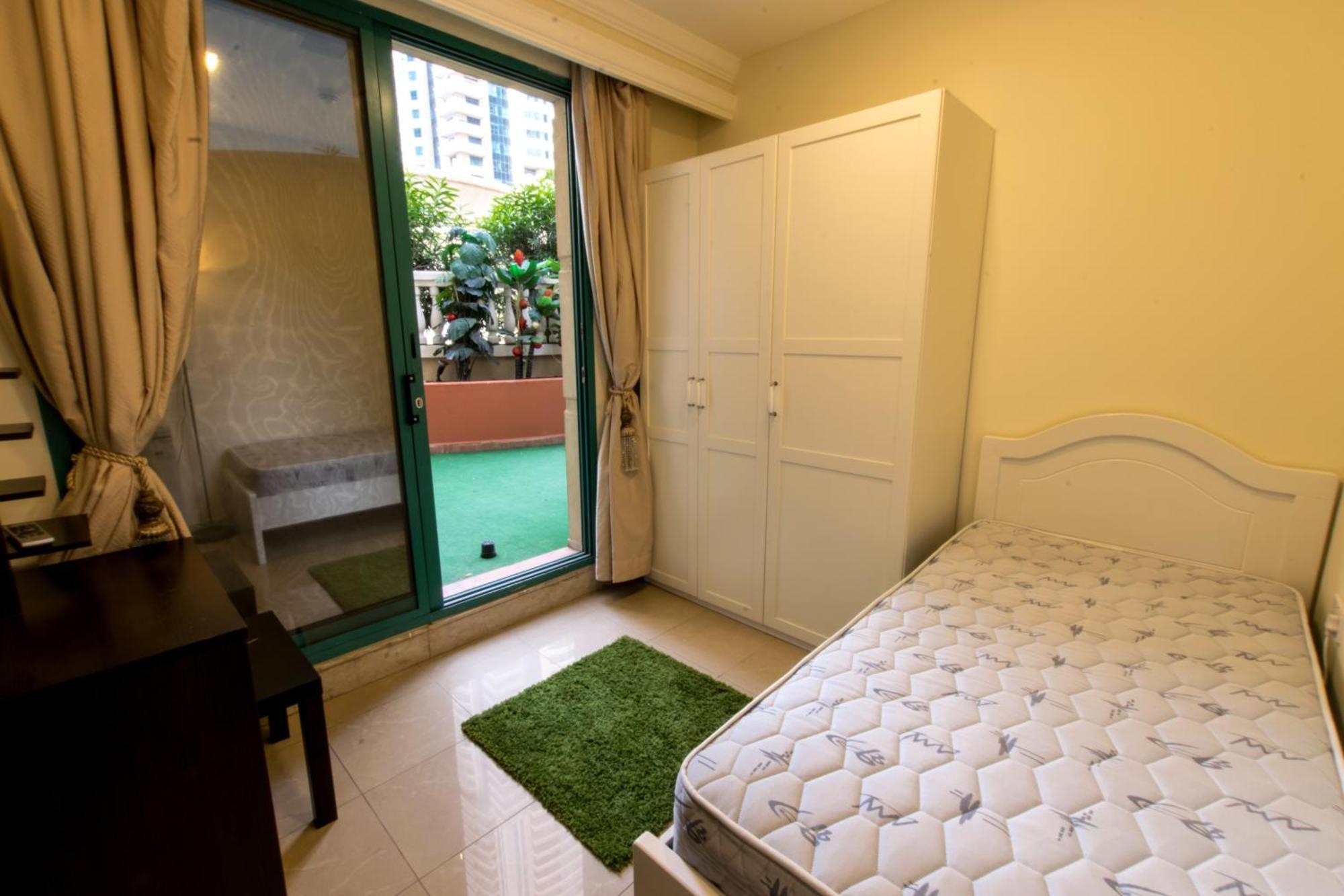 Budget Rooms With Private Bathroom For 'Girls' Only In Dubai, Marina Kültér fotó