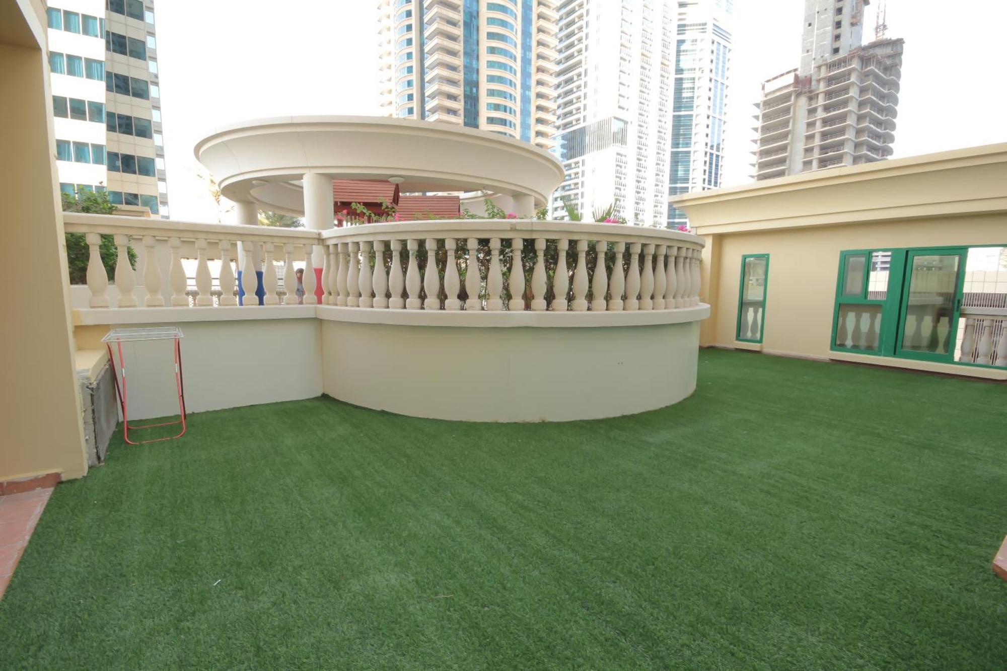 Budget Rooms With Private Bathroom For 'Girls' Only In Dubai, Marina Kültér fotó