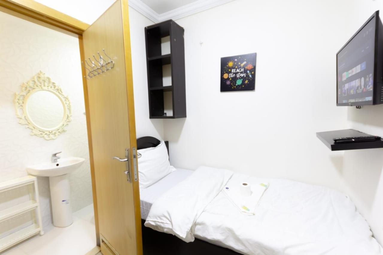 Budget Rooms With Private Bathroom For 'Girls' Only In Dubai, Marina Kültér fotó