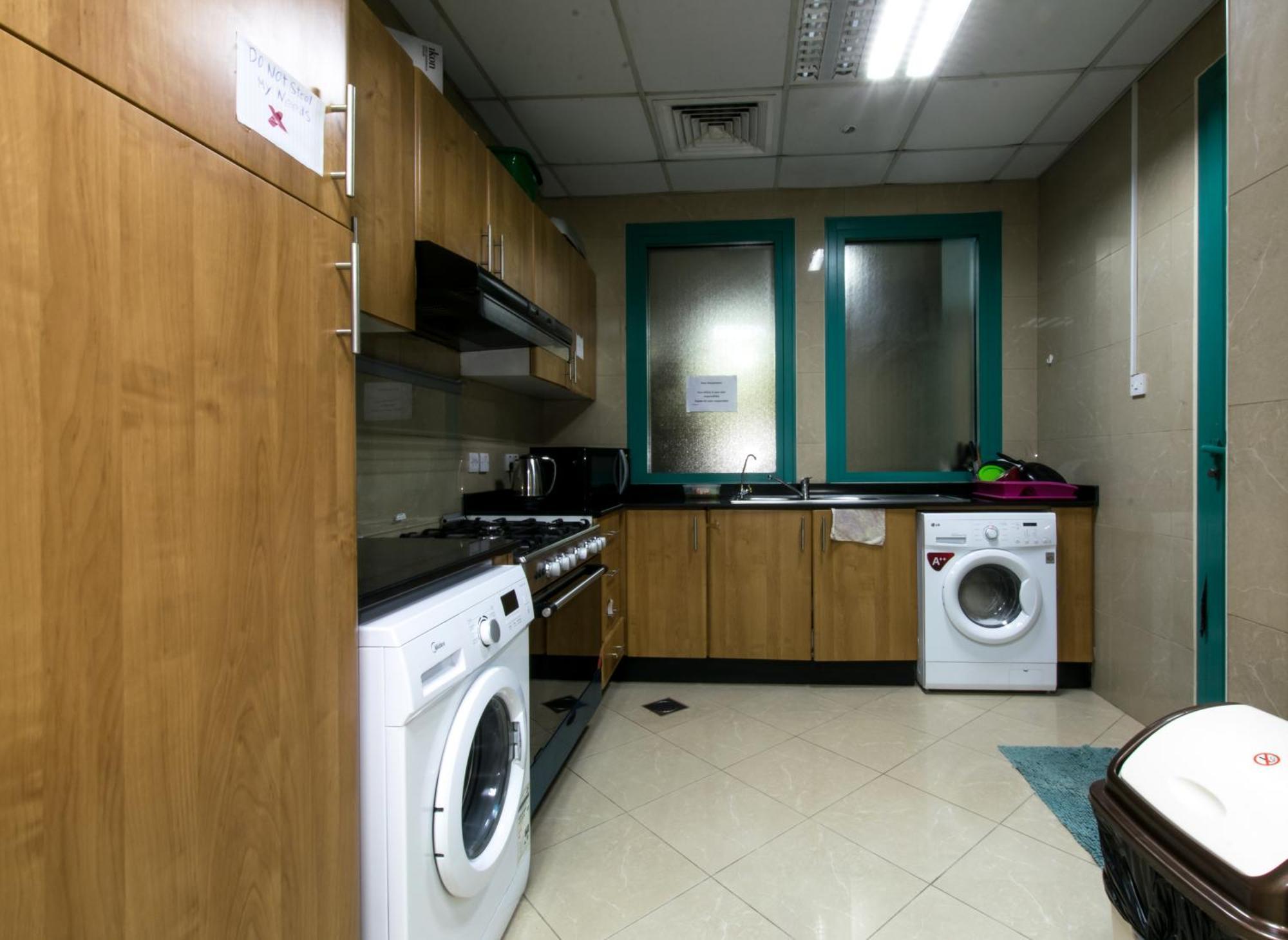 Budget Rooms With Private Bathroom For 'Girls' Only In Dubai, Marina Kültér fotó