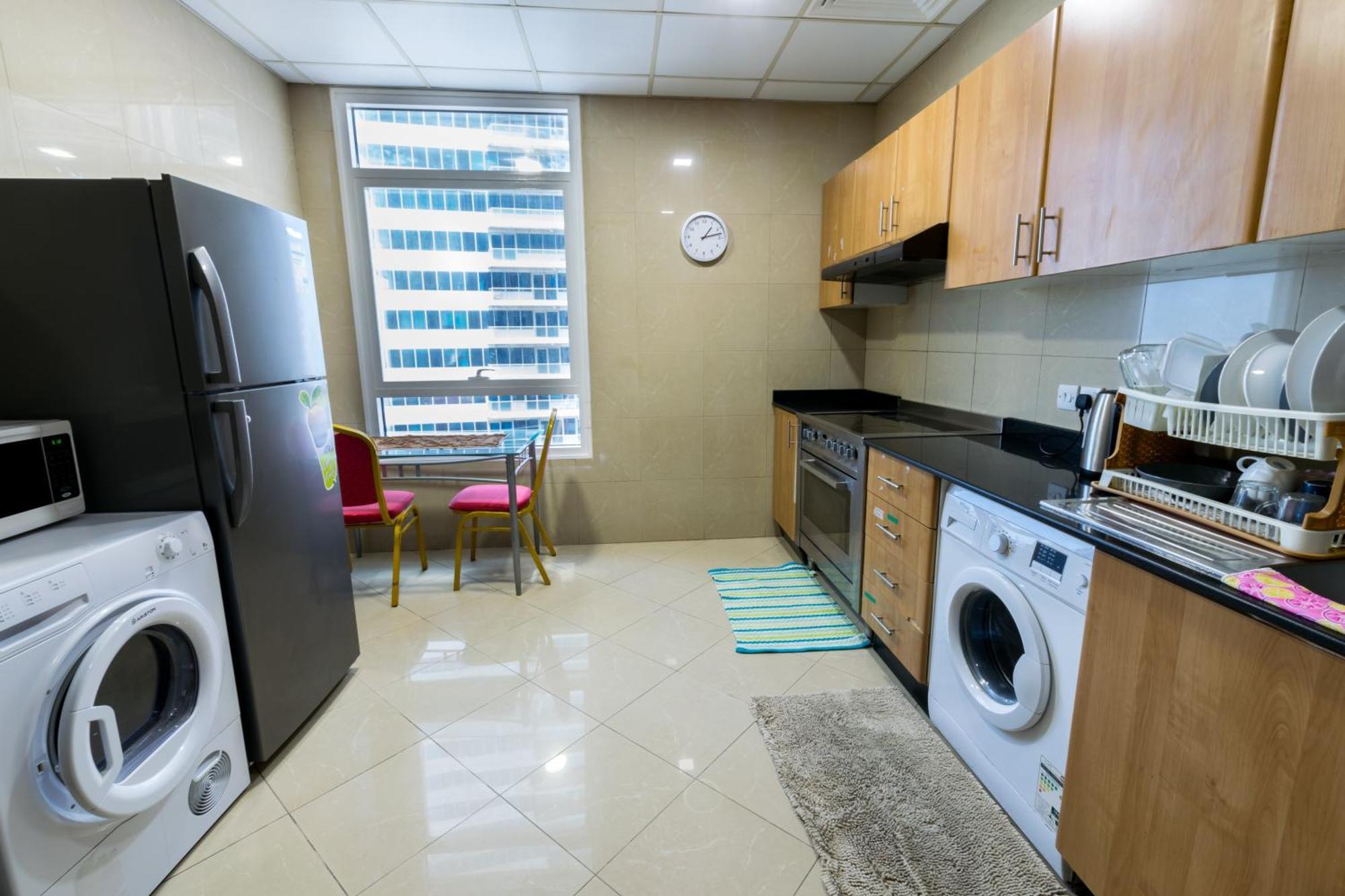 Budget Rooms With Private Bathroom For 'Girls' Only In Dubai, Marina Kültér fotó