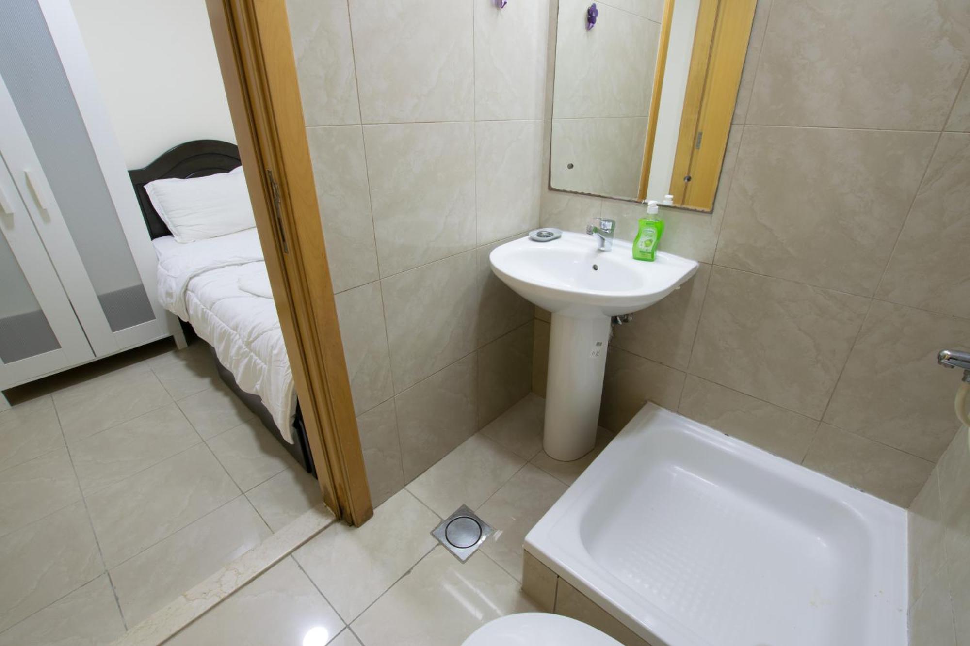 Budget Rooms With Private Bathroom For 'Girls' Only In Dubai, Marina Kültér fotó