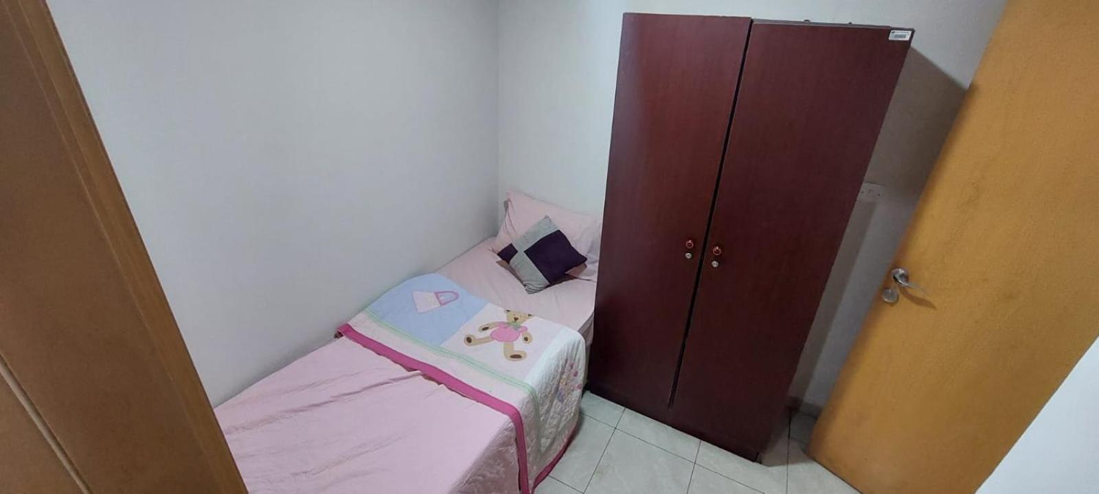 Budget Rooms With Private Bathroom For 'Girls' Only In Dubai, Marina Kültér fotó