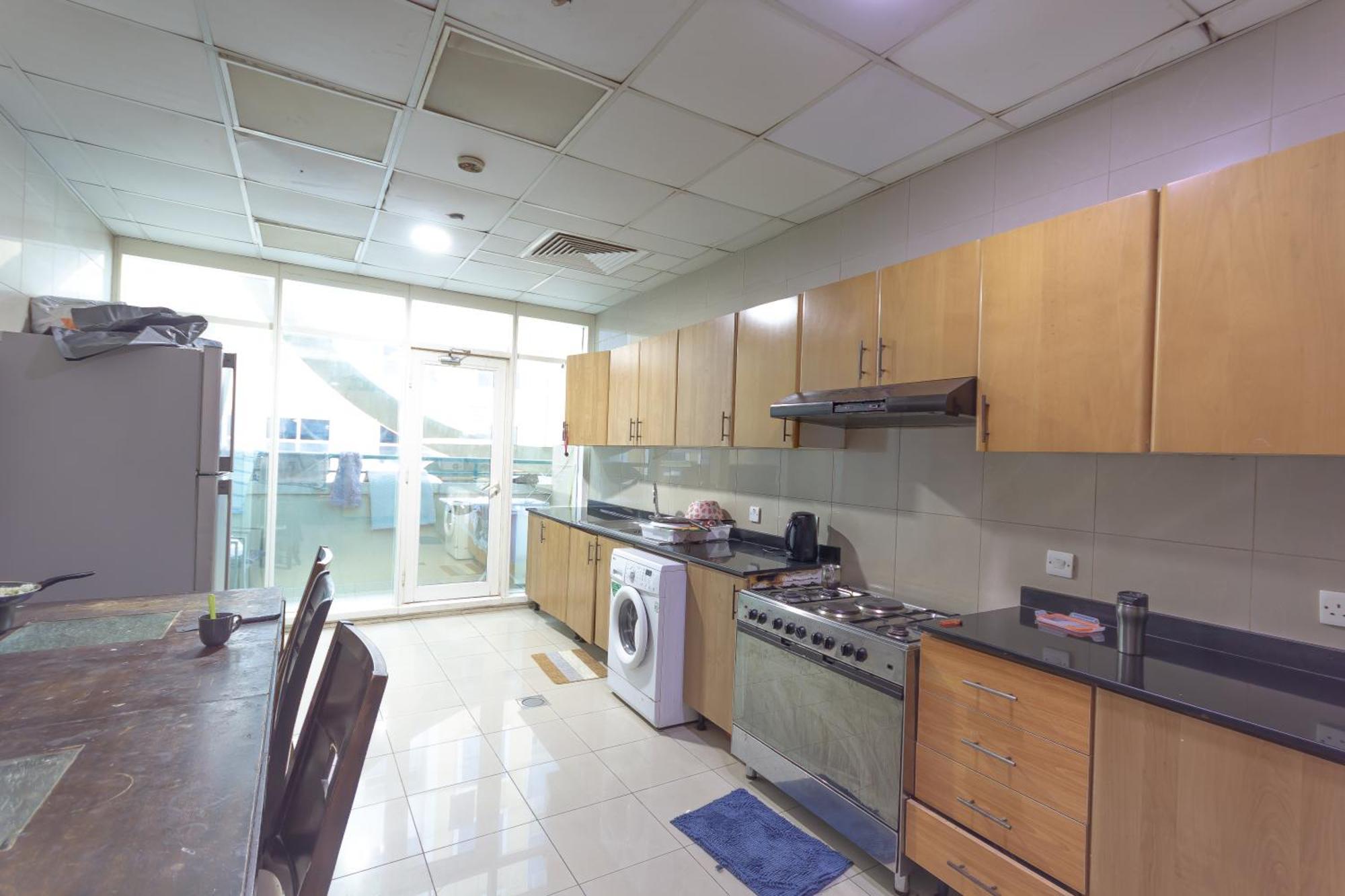 Budget Rooms With Private Bathroom For 'Girls' Only In Dubai, Marina Kültér fotó