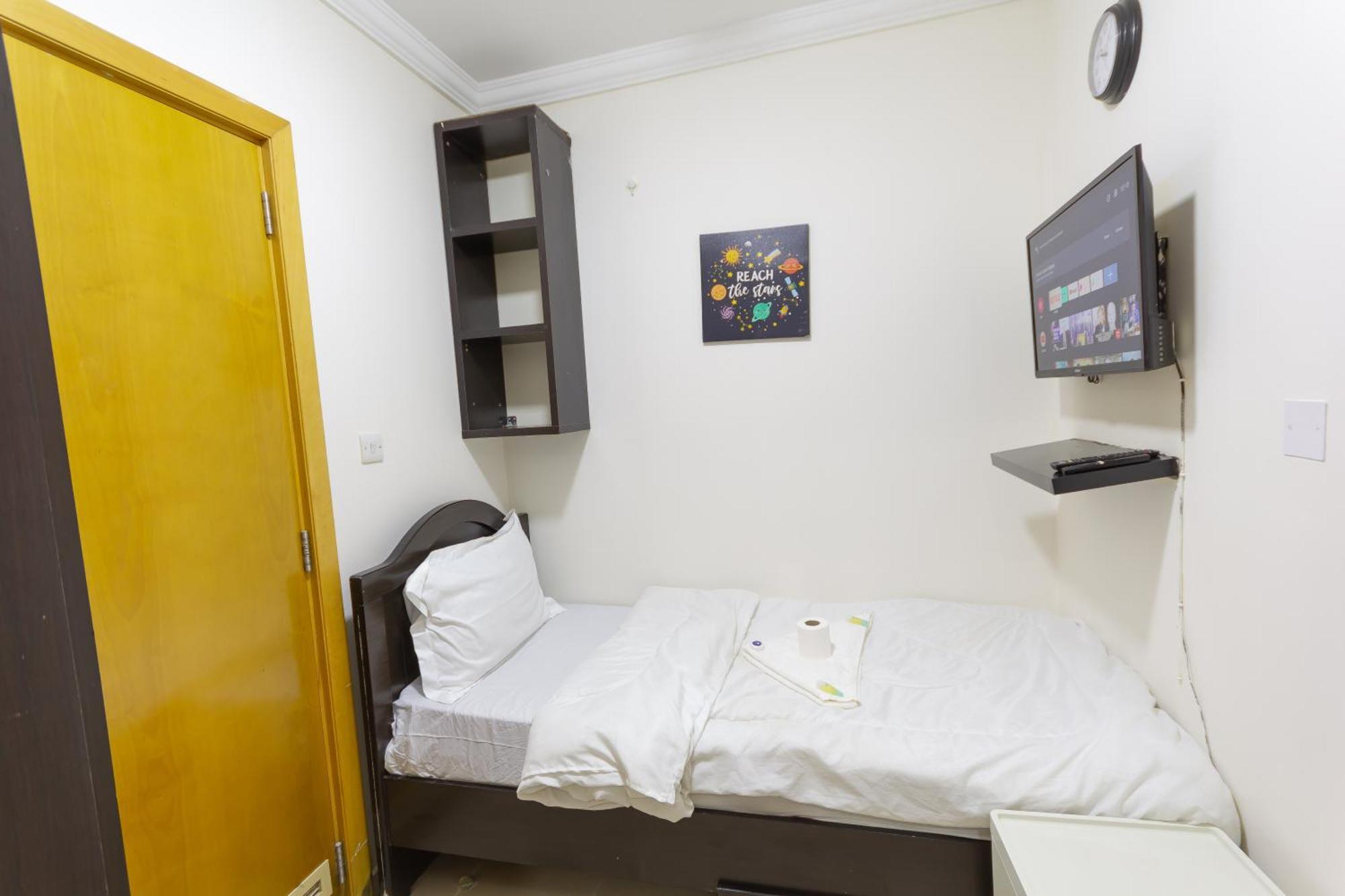 Budget Rooms With Private Bathroom For 'Girls' Only In Dubai, Marina Kültér fotó